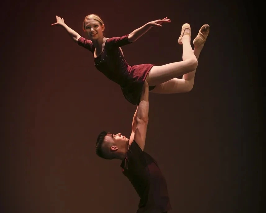 Pas De Deux Dance Classes